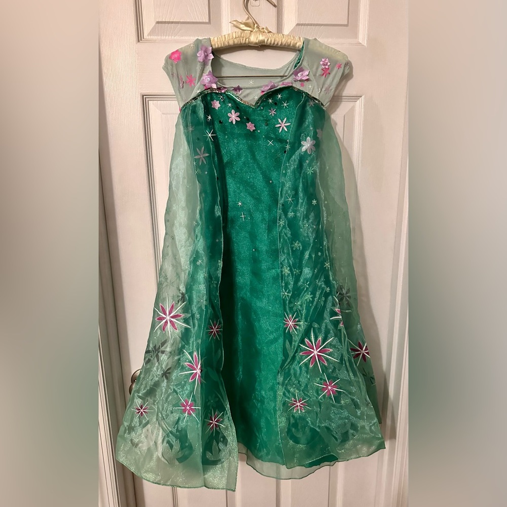 Disney Store Authentic Anna Costume Dress Size 7/8 Great Condition.